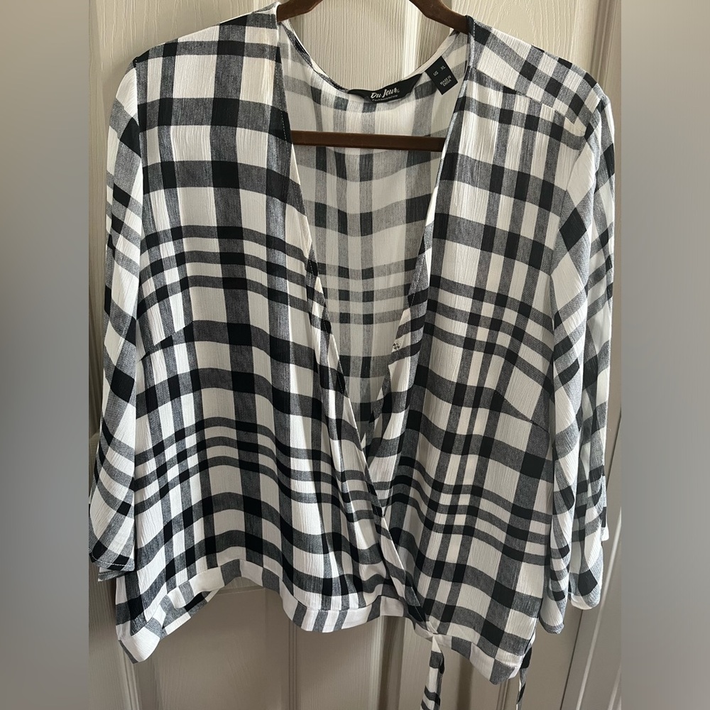 Du Jour women’s bell sleeve top with tie